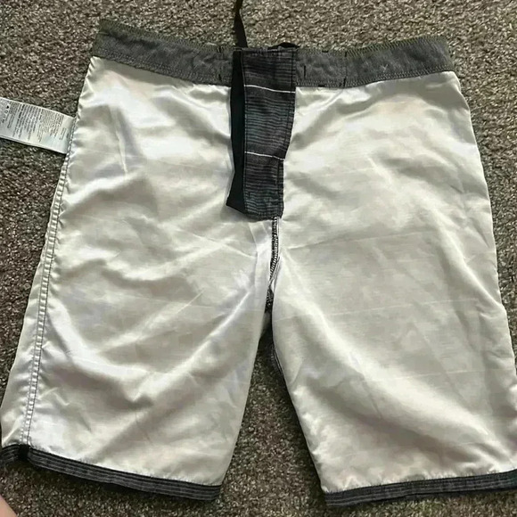 Boys Hurley bathing suit size 16/28 - Picture 5 of 5